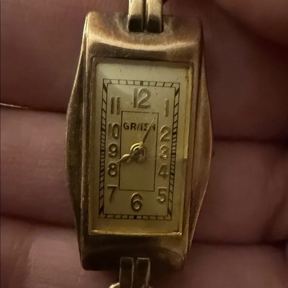 Gold-Tone Women’s Vintage 1920s Bracelet Watch - Elegant Gold Design - Picture 5 of 8